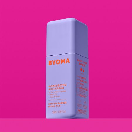 Moisturizing-Rich-Cream-Lifestyle2.jpg